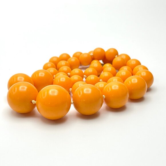 Vintage Rockabilly – Orange Lucite Graduated Bead Necklace 25.5" — MCM 1950s—GUC - Picture 5 of 8